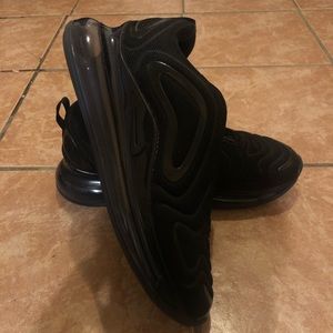 Men’s Nike Air Max 720 “triple black” Size 10.5